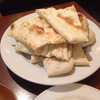 「トムボーイ 106 モアイカフェ 渋谷道玄坂店」料理 654696 ランチのナンのおかわり