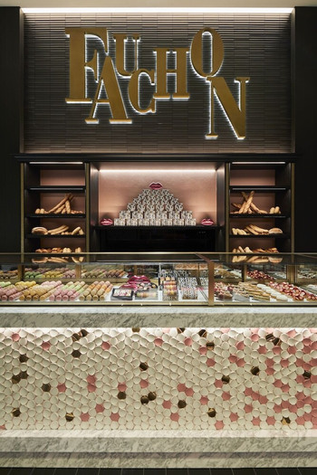 フランス産チーズやマカロンなど揃う朝食でパリ旅行の気分♡3574650