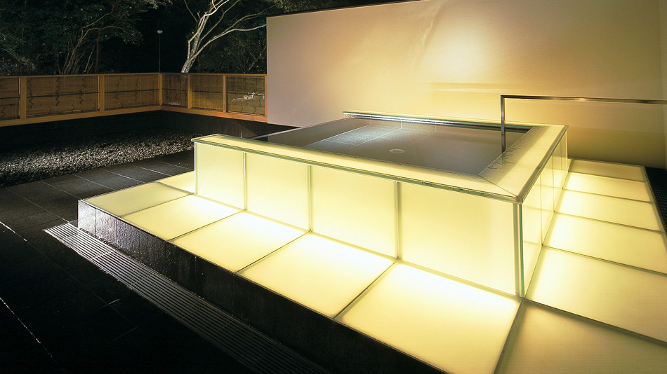 新感覚の露天風呂で幻想的な体験を3481185