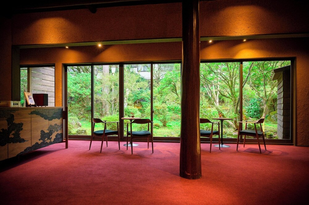 ロビーラウンジ