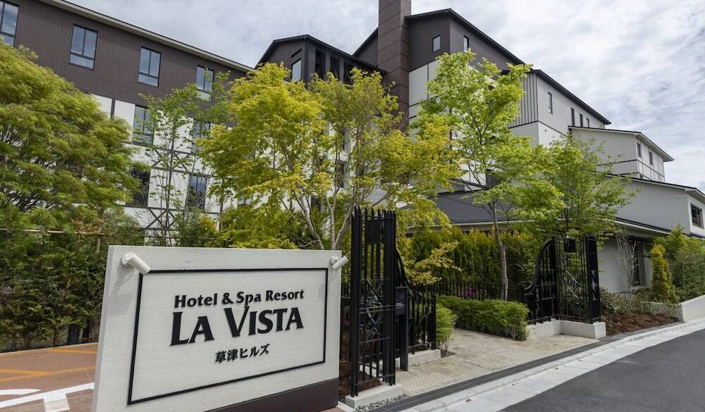 ドイツ風のロビーで
ゆったりチェックイン / 5