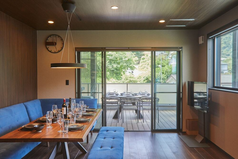 客室内のダイニングエリア