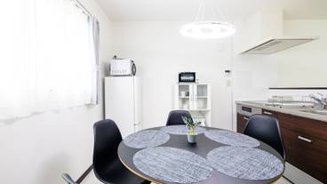 客室内のダイニングエリア / 32