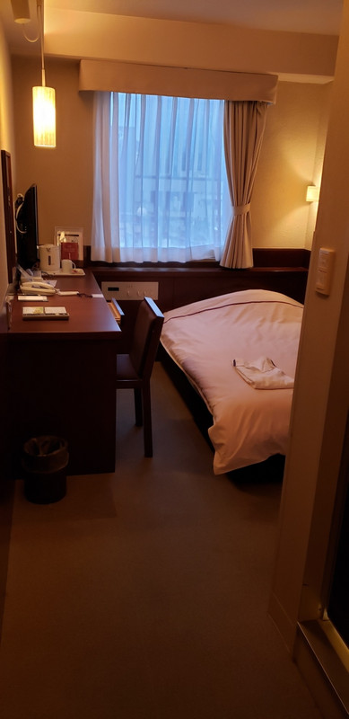 扉を開けてすぐのところで靴を脱ぐスタイル。玄関があります。