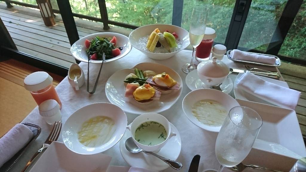 朝食はテラスで優雅に / 1