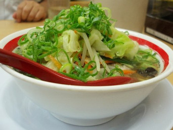 「ちゃんぽん亭総本家 彦根駅前本店」 料理 22103975 富士山状態の野菜に青ネギ