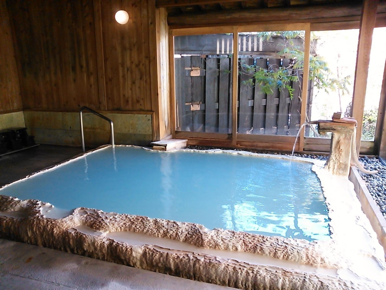 お肌も喜ぶ硫黄の温泉で、身も心もキレイにしよう3707969