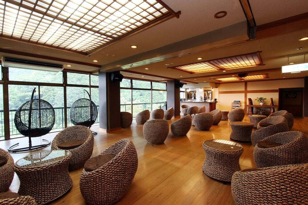 ロビーラウンジ