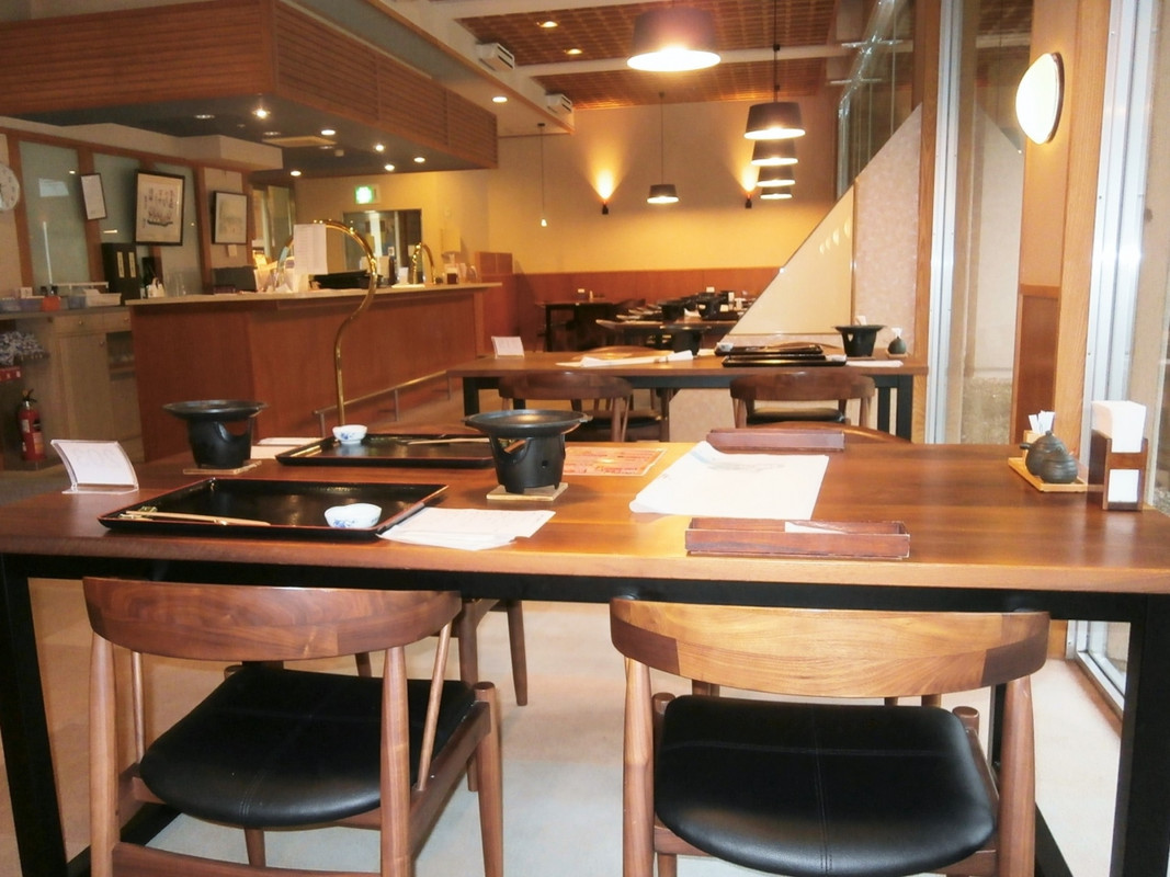 １階　レストランで夕・朝共にいただきます