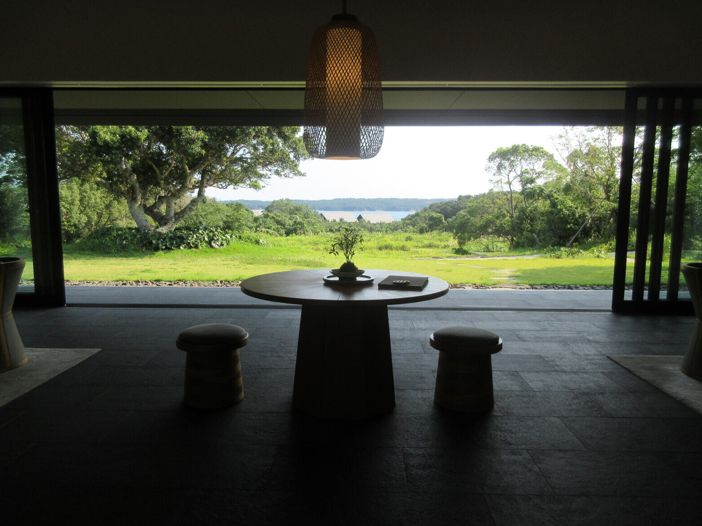 「アマネム」 内観 132228286 到着して先ずパビリオン(フロント)