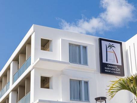 KARIYUSHI LCH RESORT on The Beach / 4