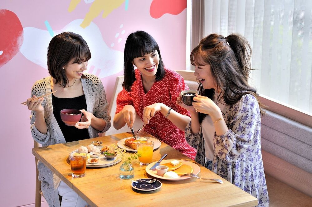 カラフルでハッピーな気分になれそう♪「おしゃカフェ」3506661