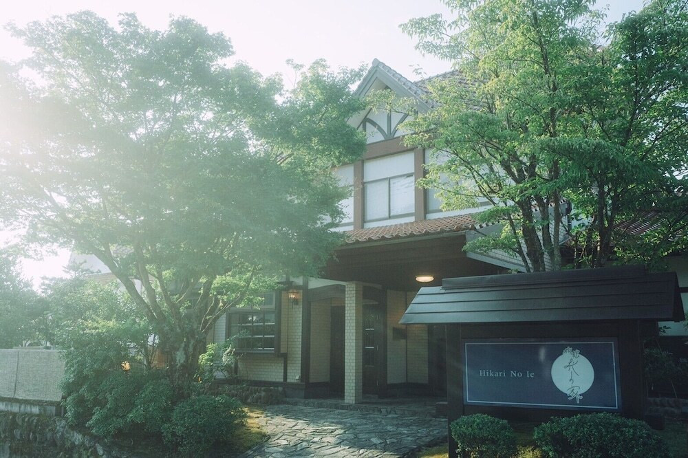 お茶を中心に人々が集う、憩いの温泉宿4064731