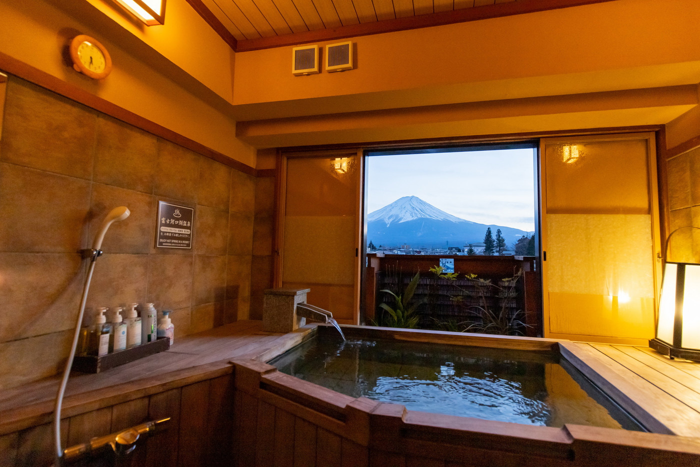 富士山と湖畔の絶景を堪能し尽くす優雅なホテルステイ4021247