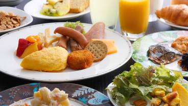 朝食ビュッフェの一例(1) / 4