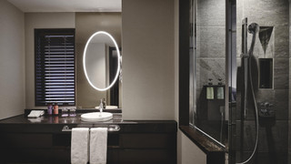 デラックス ルーム キングベッド 1 台 コーナー