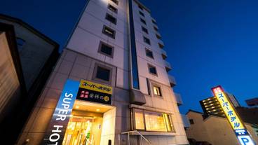 施設の正面 (日没後) / 2