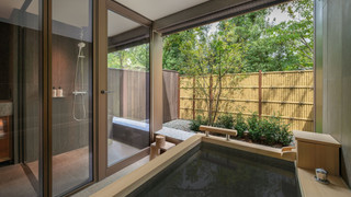 デラックス ルーム キングベッド 1 台 ガーデンビュー