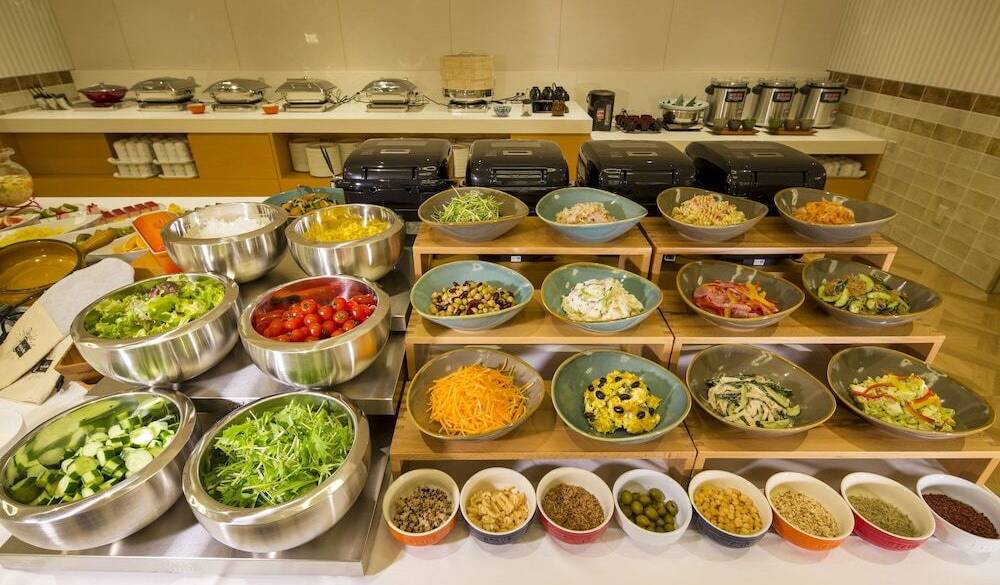 和洋ブッフェで
満足朝ごはん / 1