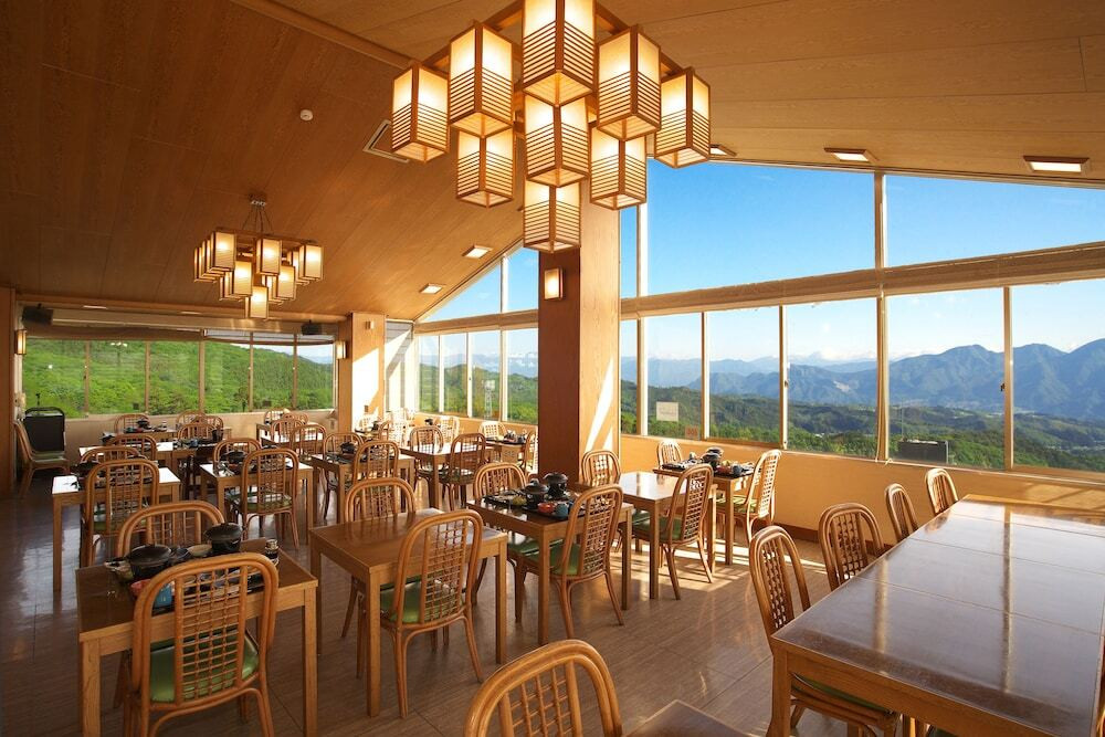 ダイニングホール「観山」