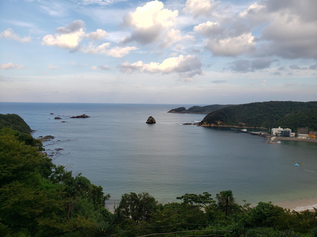 部屋からの風景。外浦湾の夕景