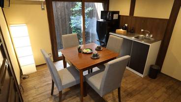 客室内のダイニングエリア / 8