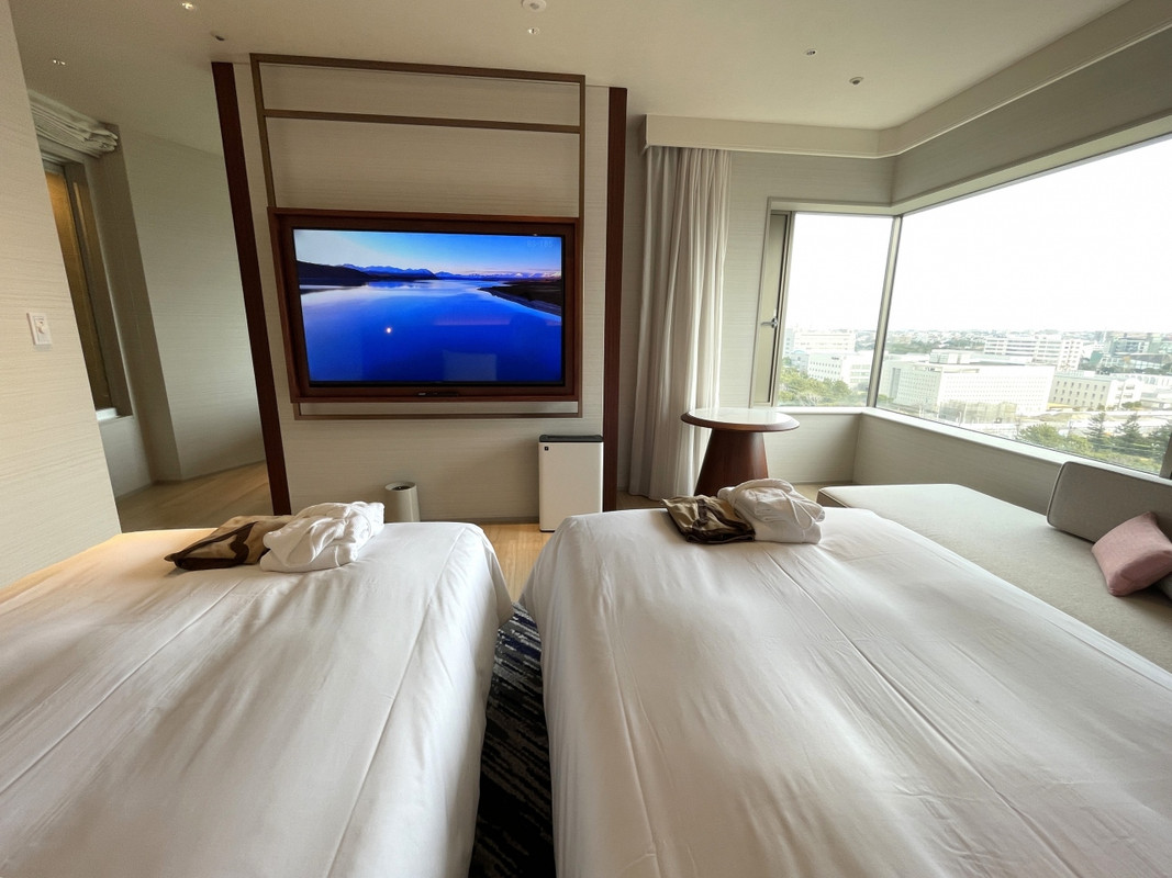 ベッドルームのベッドは「シモンズ」製。ソファベッドもある