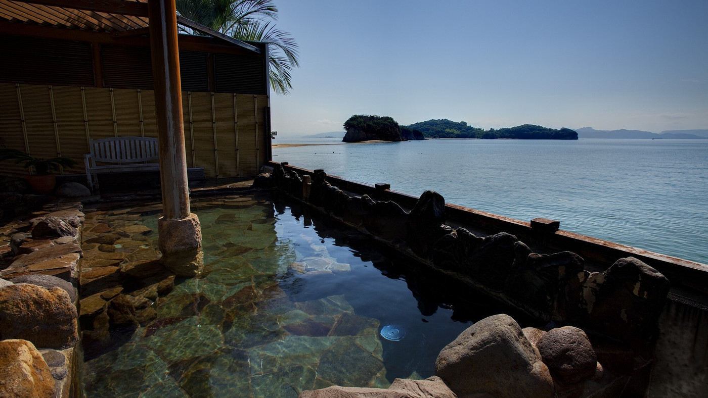 恋人の聖地「エンジェルロード」のすぐそばで、島の休日を愉しむ4257461