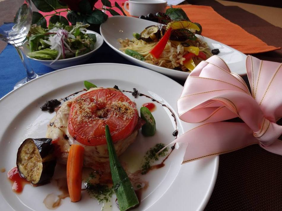 １．海を眺めながら創作料理を堪能！『ホテルサザンコースト宮古島』3481107