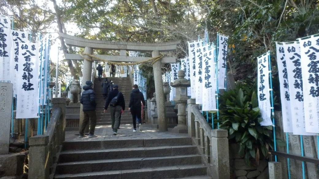 神社に向かう101段の石段 / 2