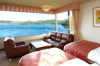 8. 景色も◎ バラ尽くしのロマンチックな宿「田沢湖ローズパークホテル」4038661