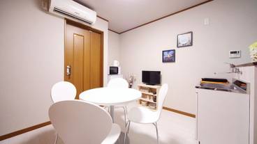 客室内のダイニングエリア / 14