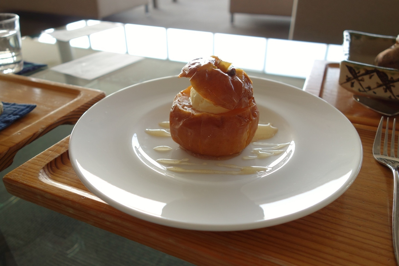 「茶房　わらび野」料理 912360 冷やし焼き林檎の蜂蜜バニラ添え　1,000円