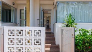 ビーチサイドルーム入口 / 10