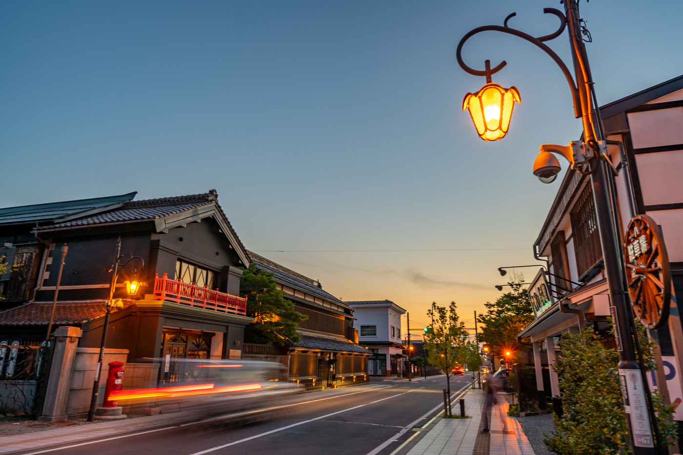福島県会津若松市 歴史的ロマンを感じる七日町通り 夕暮れ