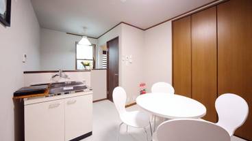 客室内のダイニングエリア / 16