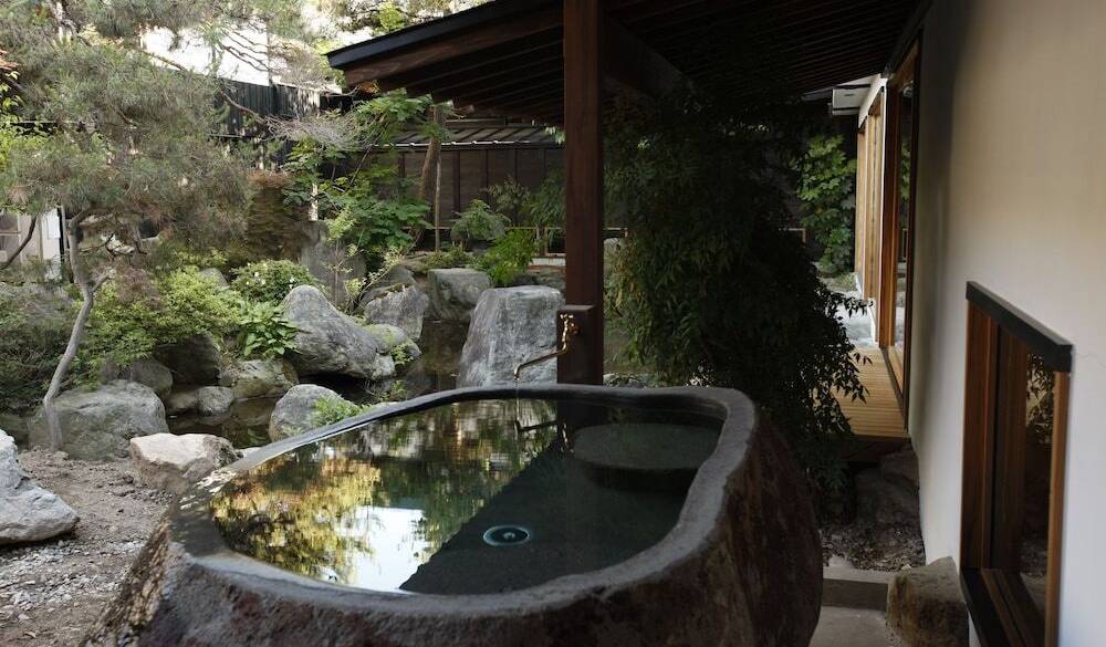蔵王石の岩風呂 / 1