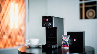 プレミアム ルーム シングルベッド 2 台 (Minifridge)