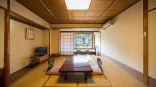 和室8畳 渓谷側