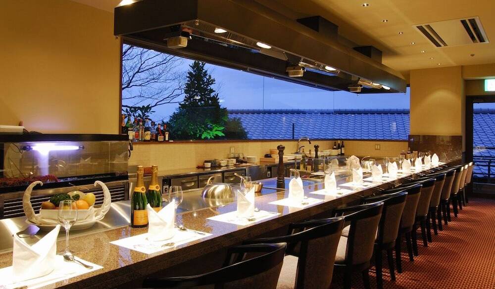 鉄板焼レストランで
贅沢ディナーも♡ / 1