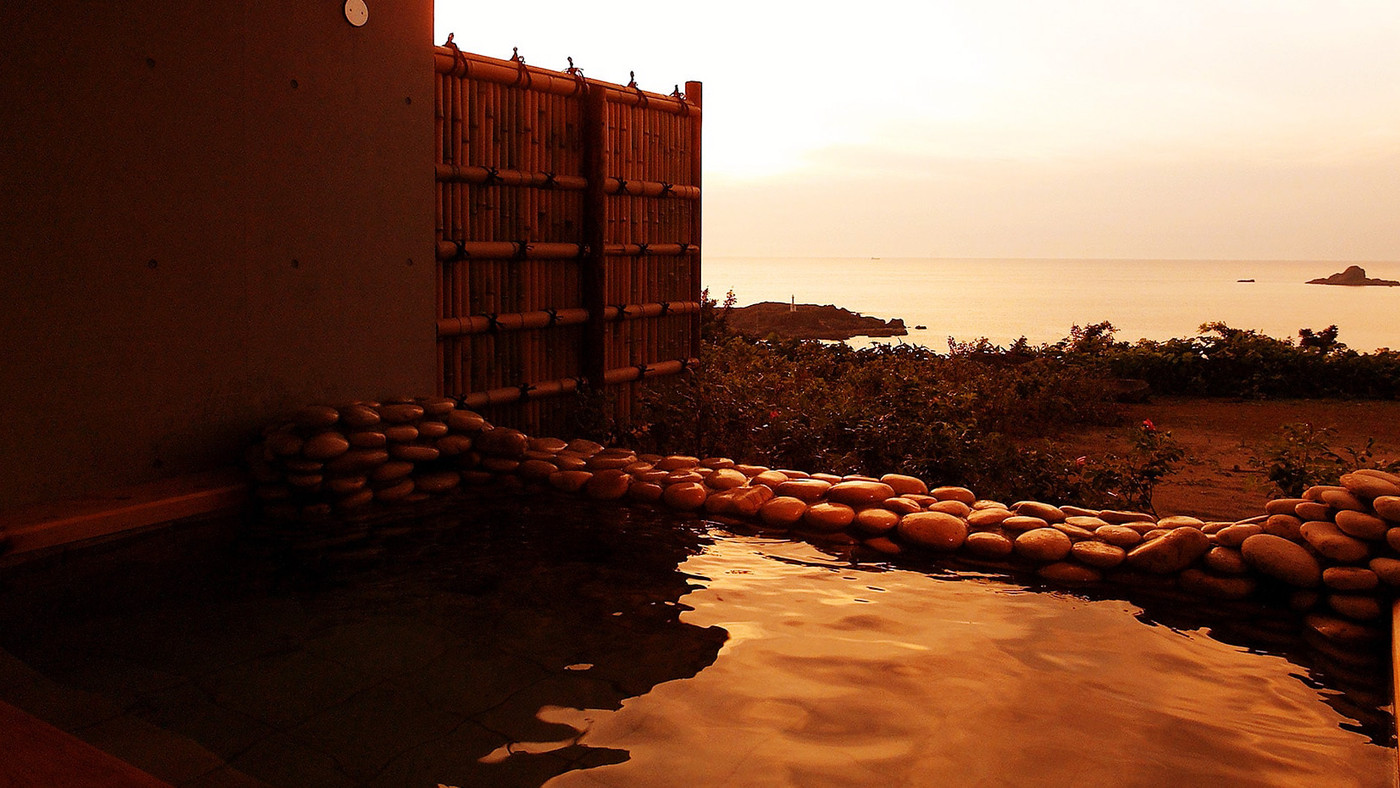 夕陽に染まる日本海を堪能できる大浴場！水族館も楽しんじゃおう♪3408512