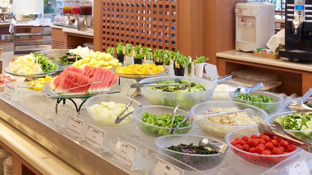 種類豊富なサラダバー / 2