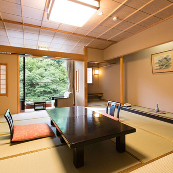 天然記念物指定の洞窟風呂で自然の美しさを感じる4244328