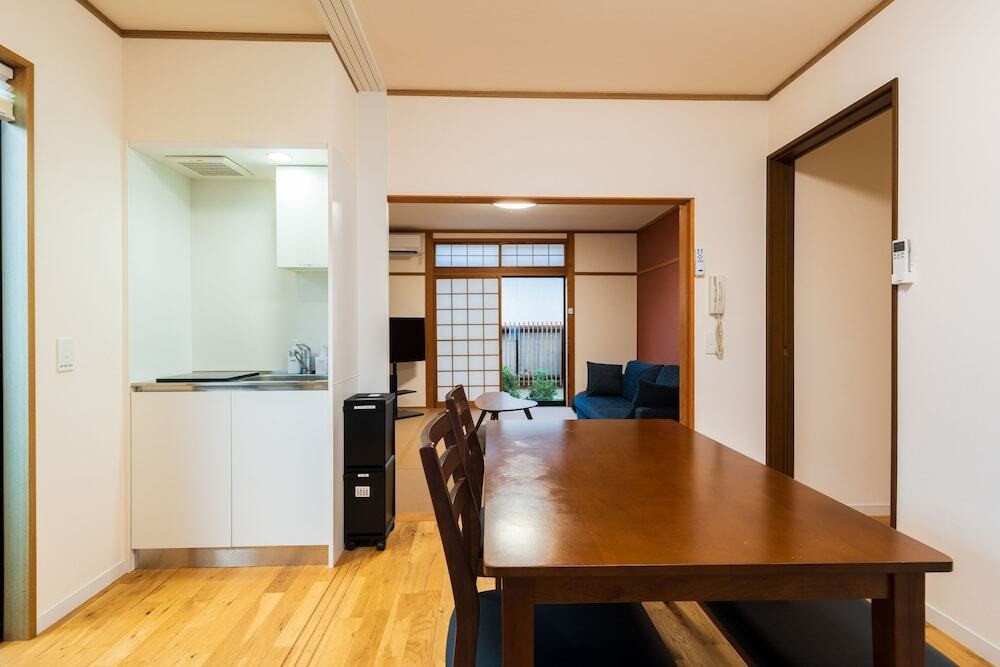 客室内のダイニングエリア