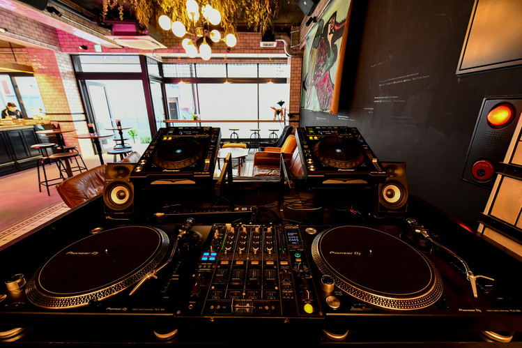 「Cafe&Bar KAG」 内観 85941077 DJブース