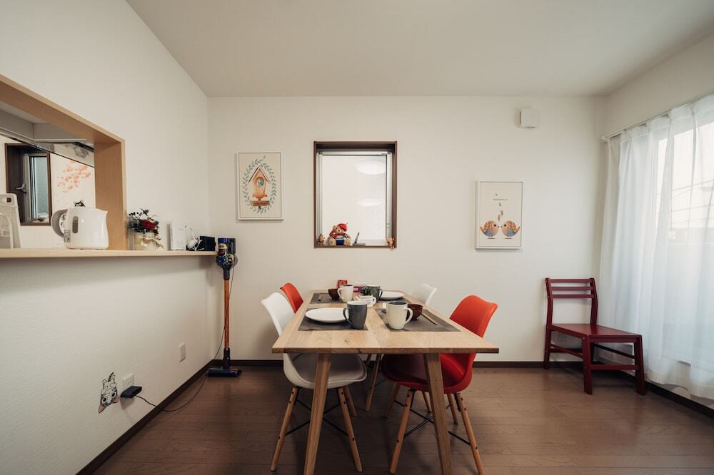 客室内のダイニングエリア