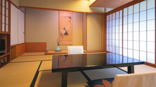 [山側 - 和室] 8-10畳