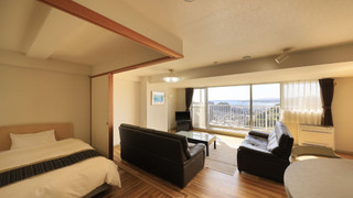 [禁煙] 洋室 (ベッド4台)/オーシャンビュー