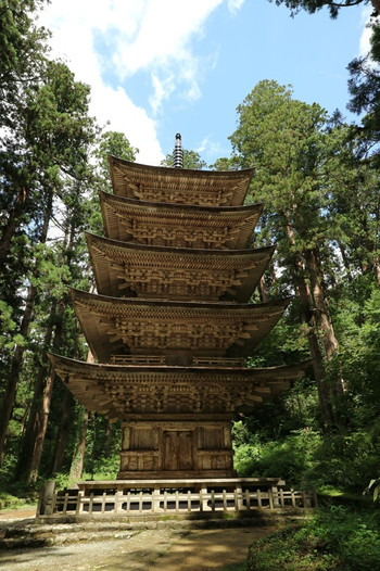 木造なのに金の輝きを感じる東北最古の五重塔2136700