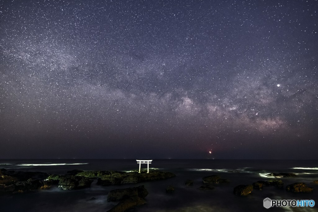 海辺の星空スポットでロマンチックなお散歩3399984